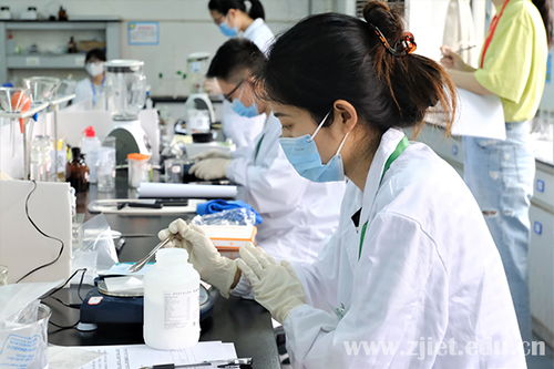 省職業(yè)院校技能大賽高職組農(nóng)產(chǎn)品質(zhì)量安全檢測賽項在我校成功舉辦，技術服務彰顯專業(yè)實力